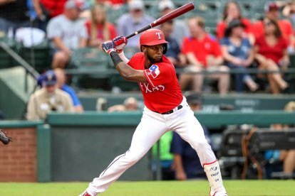 Jurickson Profar con el uniforme de los Texas Rangers