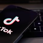 Imagen con el logo de TikTok. La aplicación se está vetando en varias ciudades y estados de Estados Unidos.