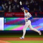 Ohtani celebra su jonrón de horo