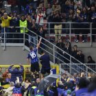 Davide Frattesi, el héroe 'neroazurro' celebrando ante la afición